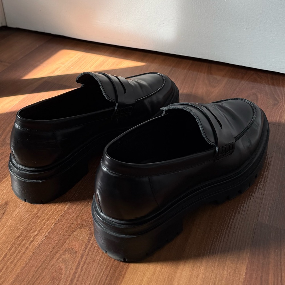 Floyd Black Loafer Slip on Glossy finish Shoes Women’s size 37 - Picture 3 of 9